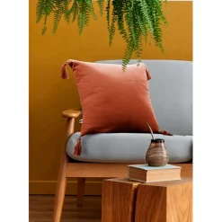 Fabrique de Styles Coussins Et Housses>Coussin dehoussable avec pompons en gaze de coton terracotta 40x40cm - Gaia Orange