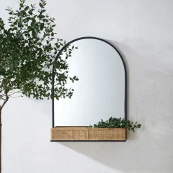 Fabrique de Styles Miroirs>Miroir en fer noir arrondie avec étagere bambou naturel 50.5x70cm - Garden Naturel, Noir