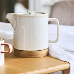 Fabrique de Styles Théières Et Cafetières>Théière avec filtre moucheté 1.15l en grès et dessous en bois - nordika Blanc